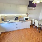 Mit Terrasse- 150 M Vom Sandstrand Entfernt By Interhome