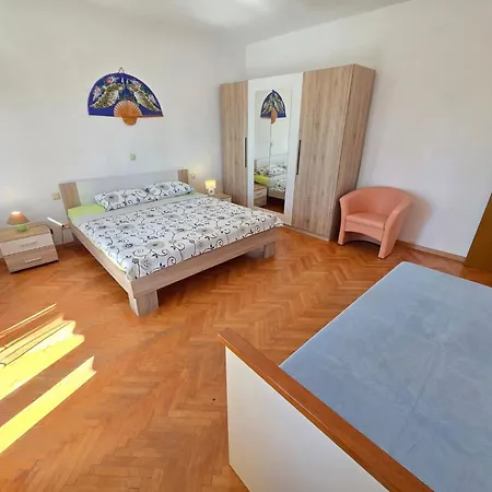 Mit Terrasse- 150 M Vom Sandstrand Entfernt By Interhome * Crikvenica