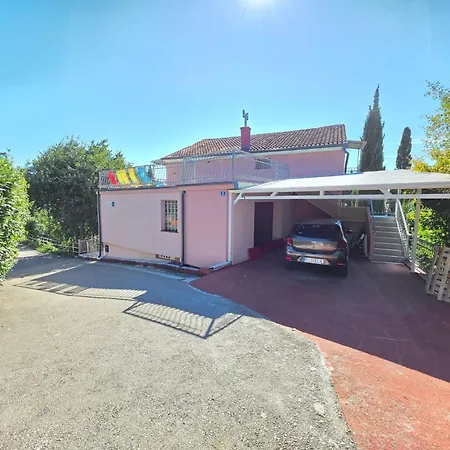 Mit Terrasse- 150 M Vom Sandstrand Entfernt By Interhome