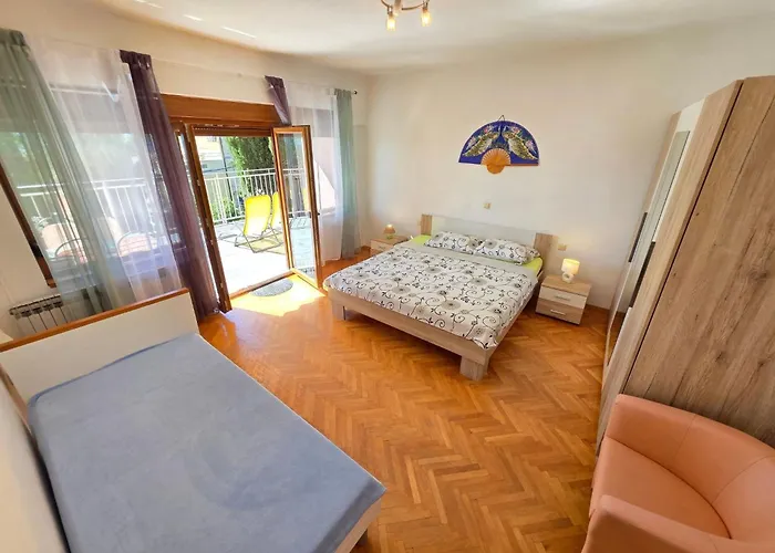 Appartamento Mit Terrasse- 150 M Vom Sandstrand Entfernt By Interhome Crikvenica